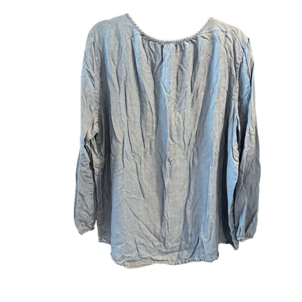 Old‎ Navy Women's 2XL Blue Chambray V-Neck Long Sleeve Blouse - Picture 2 of 5